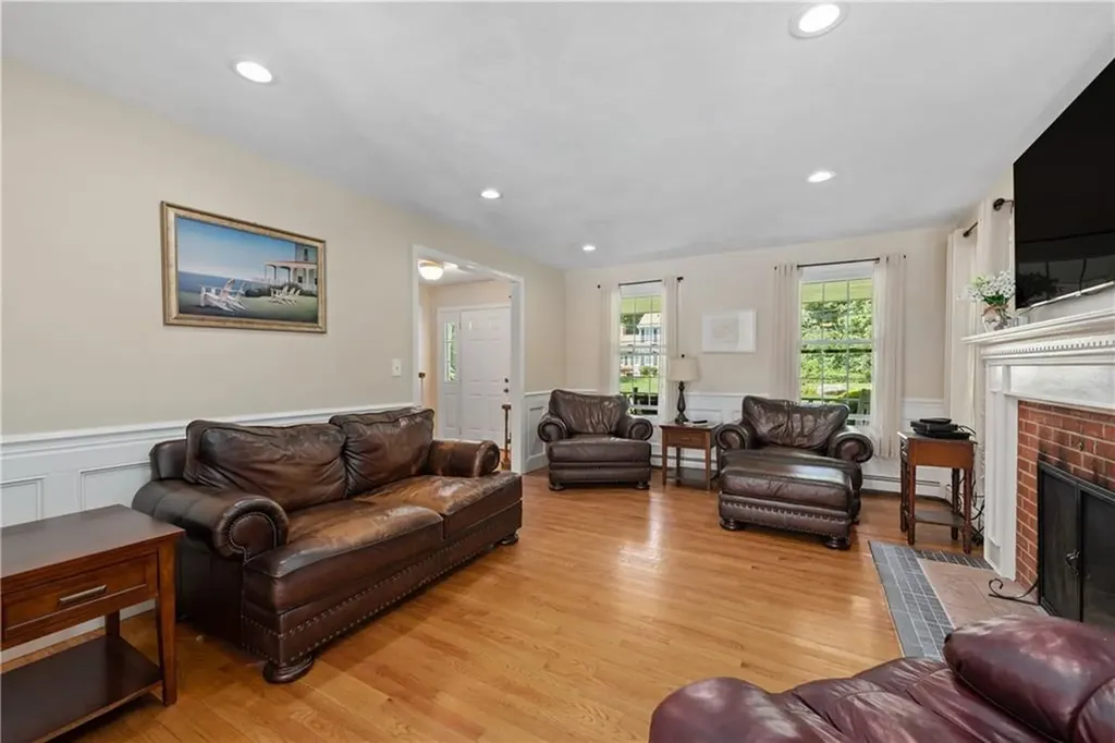 15 Mayflower Drive Cumberland RI 02864