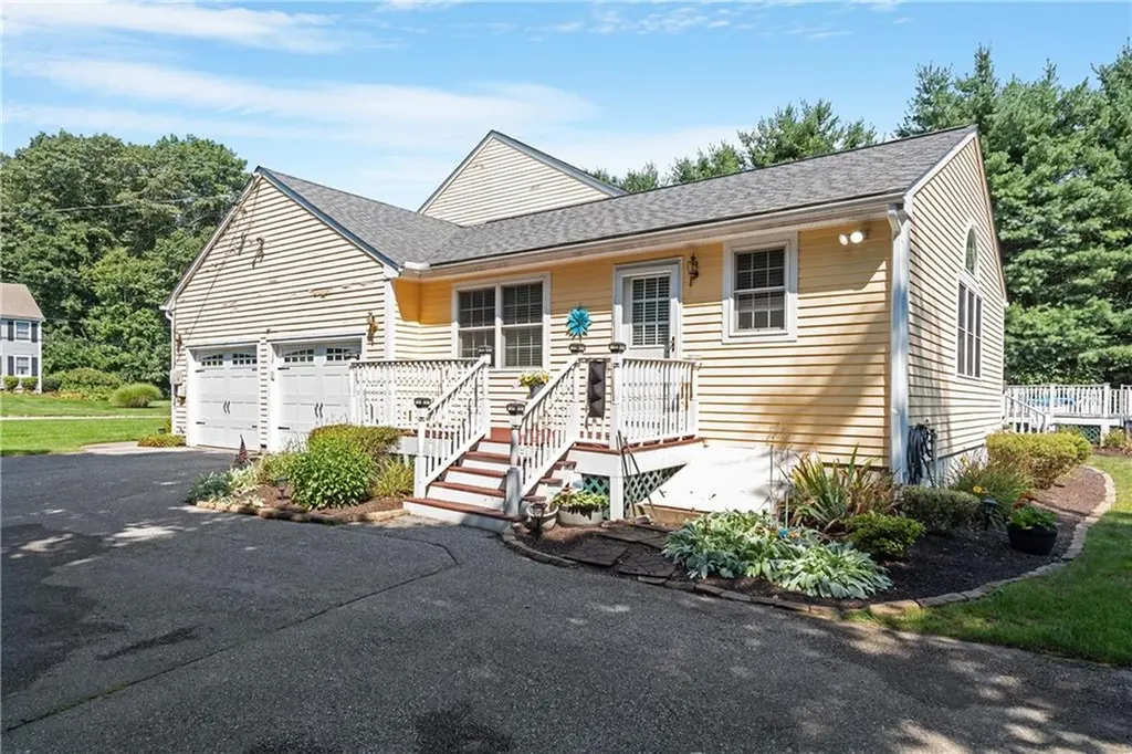 15 Mayflower Drive Cumberland RI 02864