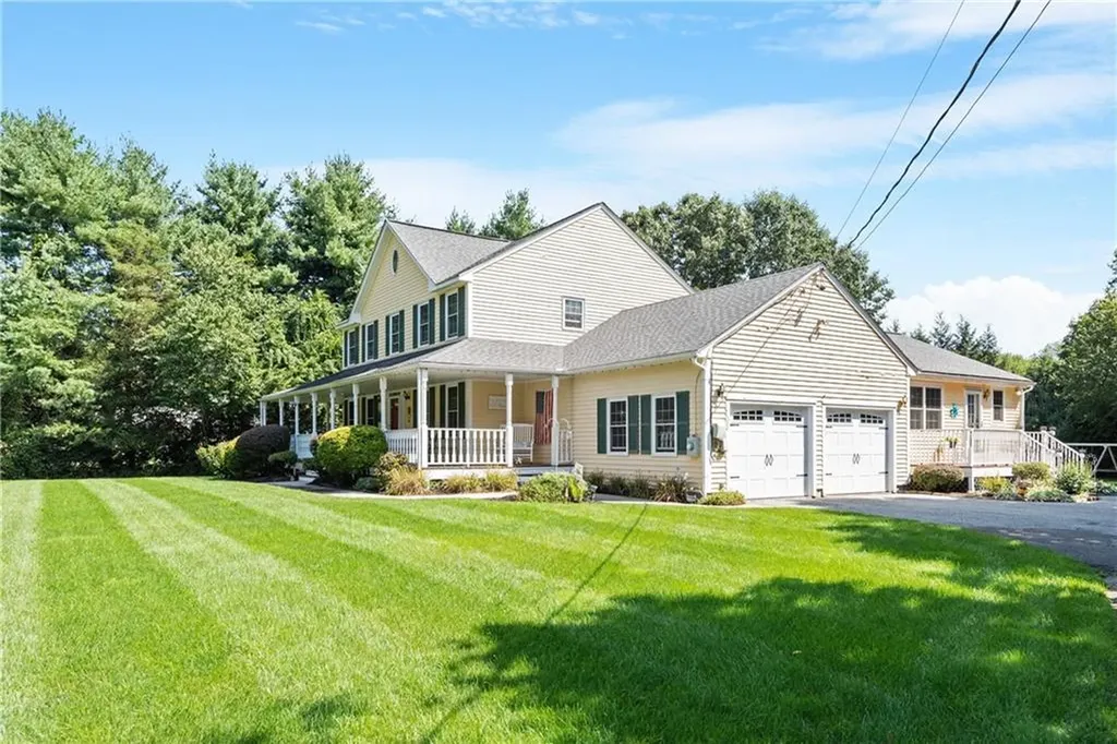 15 Mayflower Drive Cumberland RI 02864