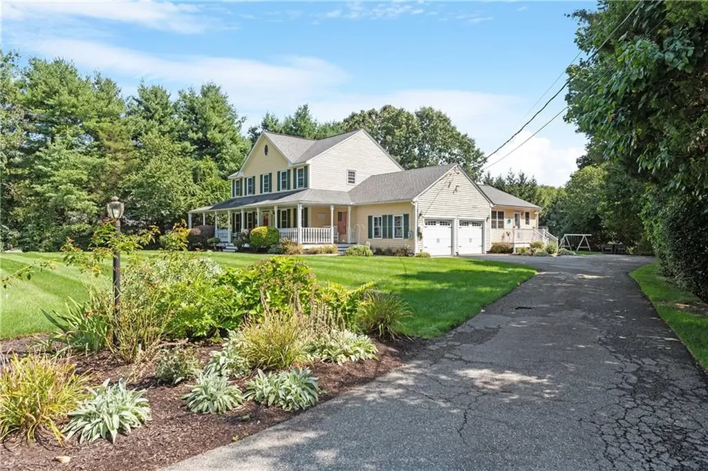 15 Mayflower Drive Cumberland RI 02864