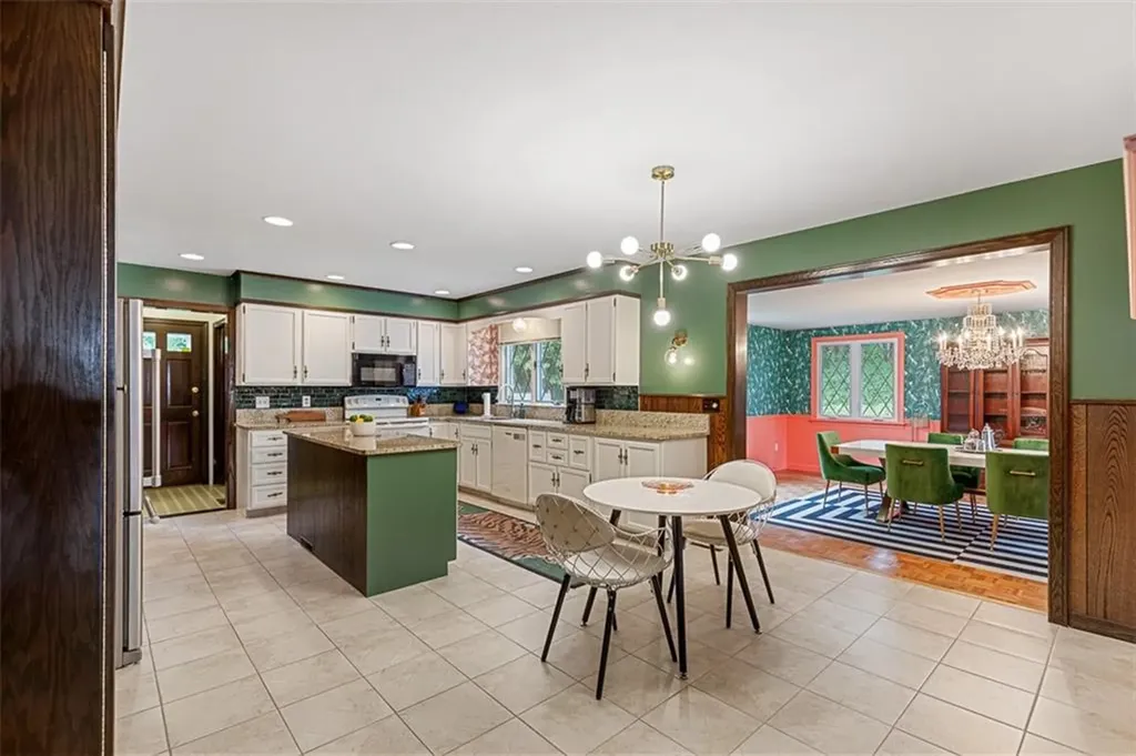 14 John F Kennedy Circle North Providence RI 02904