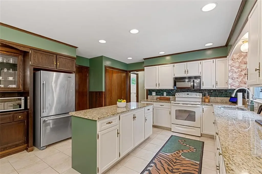 14 John F Kennedy Circle North Providence RI 02904