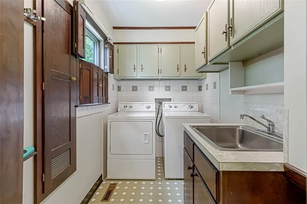 14 John F Kennedy Circle North Providence RI 02904