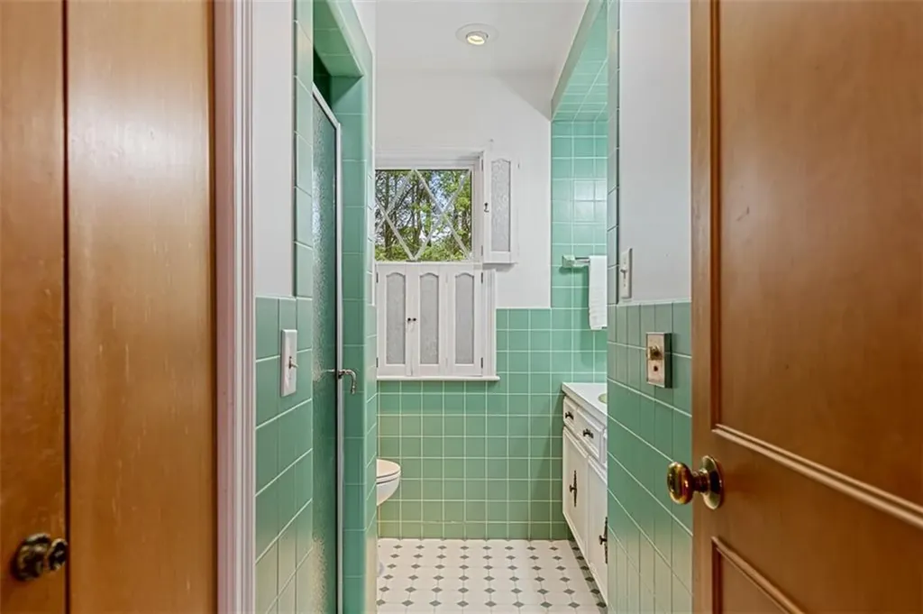 14 John F Kennedy Circle North Providence RI 02904