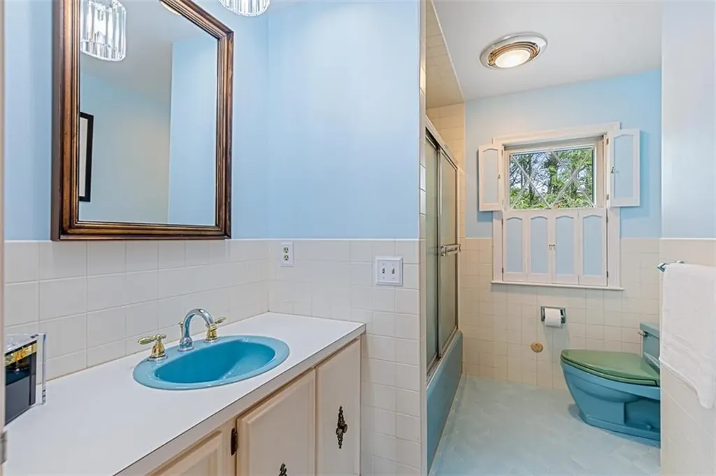 14 John F Kennedy Circle North Providence RI 02904