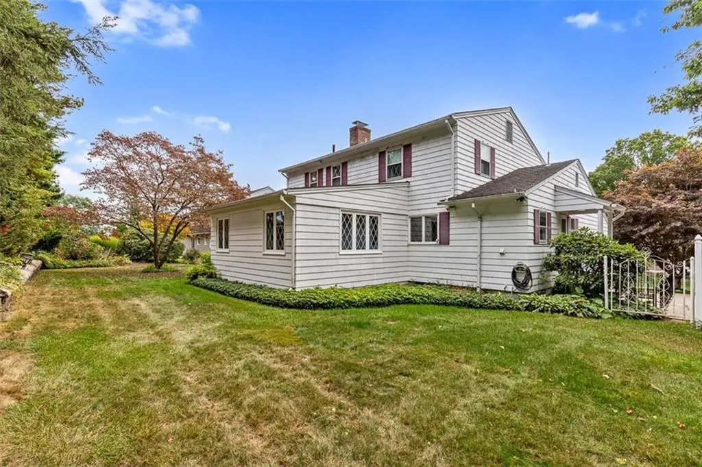 14 John F Kennedy Circle North Providence RI 02904
