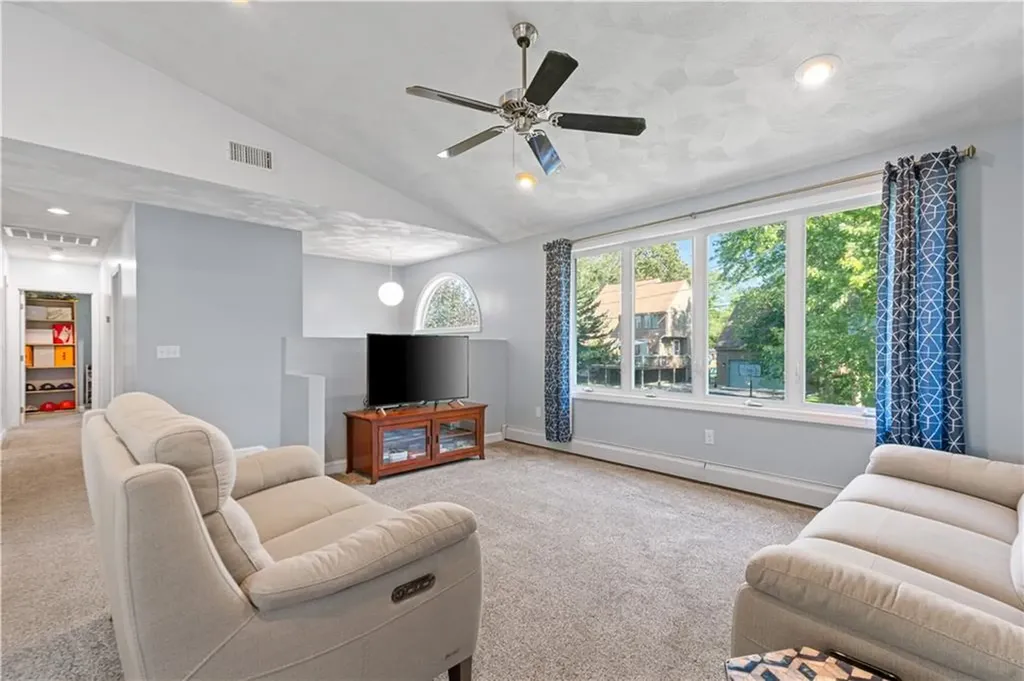 15 Vernon Avenue Bristol RI 02809