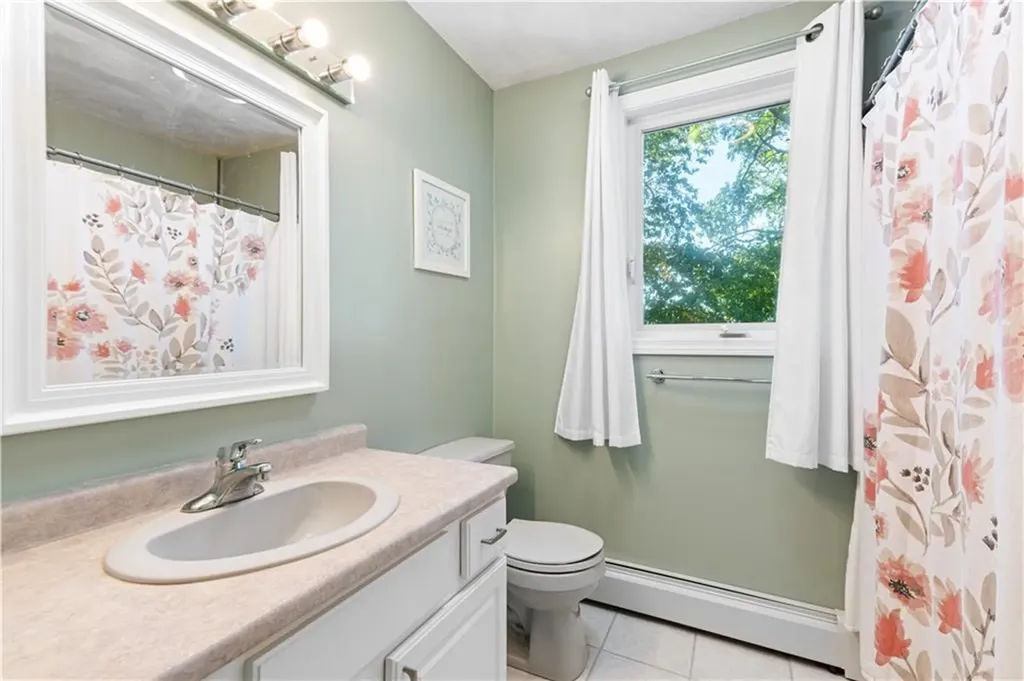 15 Vernon Avenue Bristol RI 02809