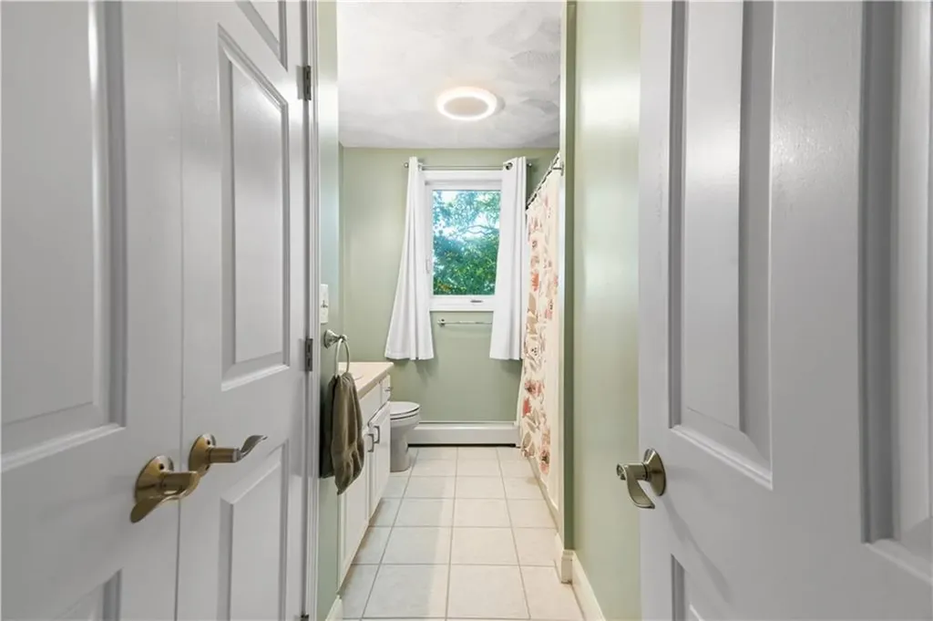 15 Vernon Avenue Bristol RI 02809
