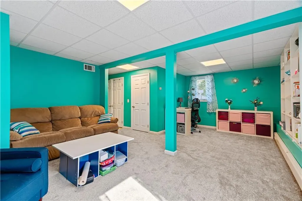 15 Vernon Avenue Bristol RI 02809