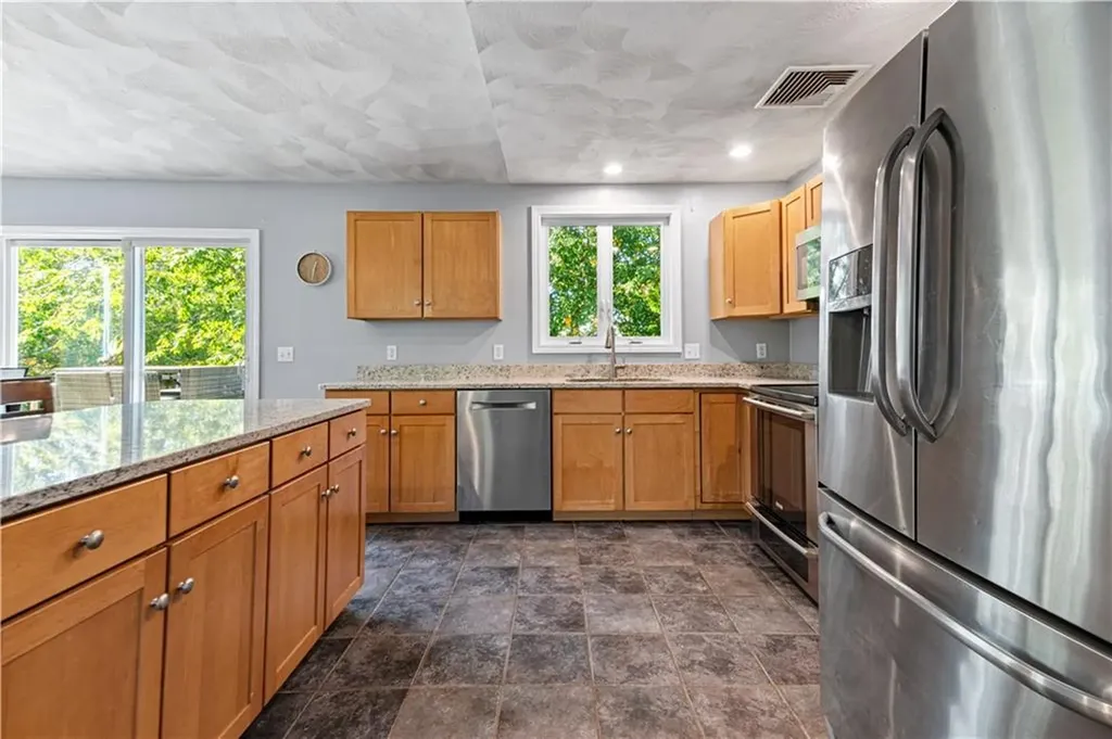 15 Vernon Avenue Bristol RI 02809