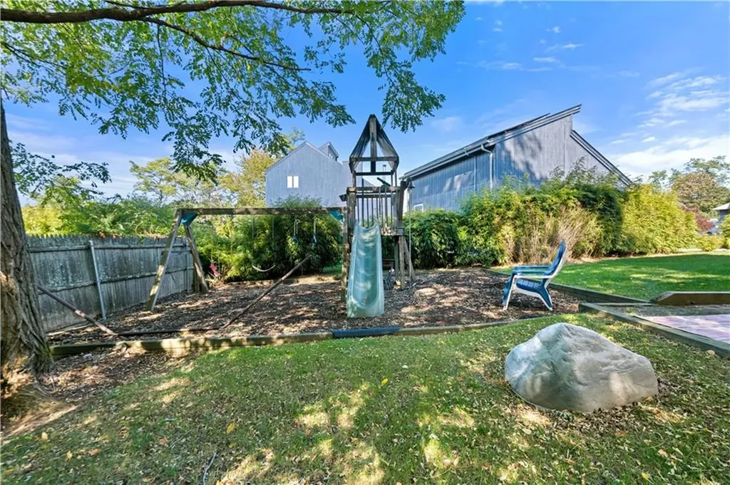 15 Vernon Avenue Bristol RI 02809