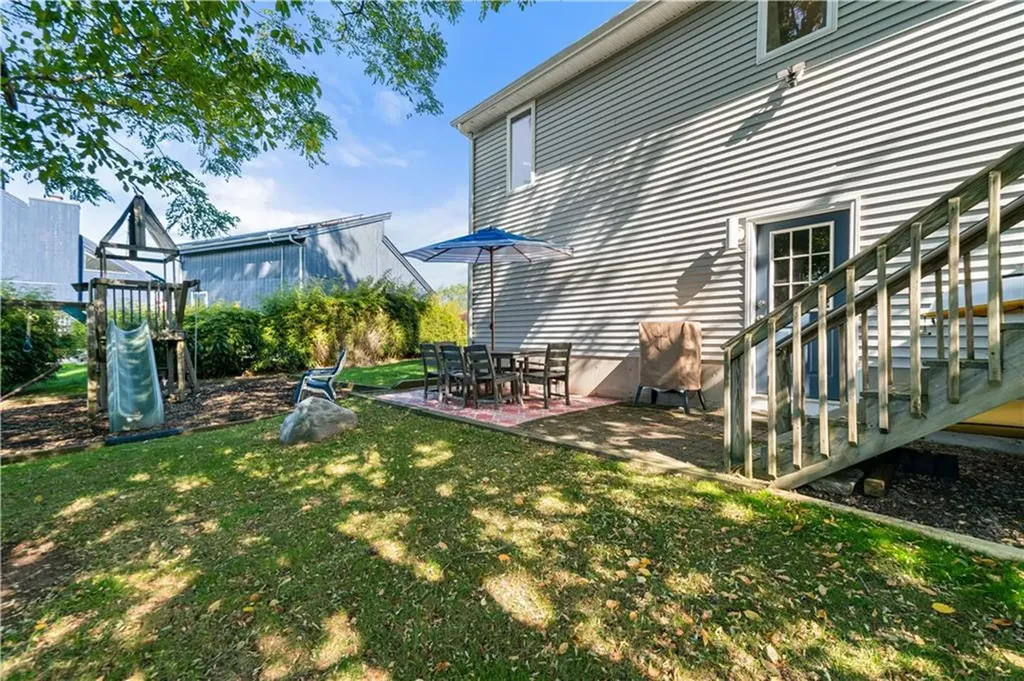 15 Vernon Avenue Bristol RI 02809