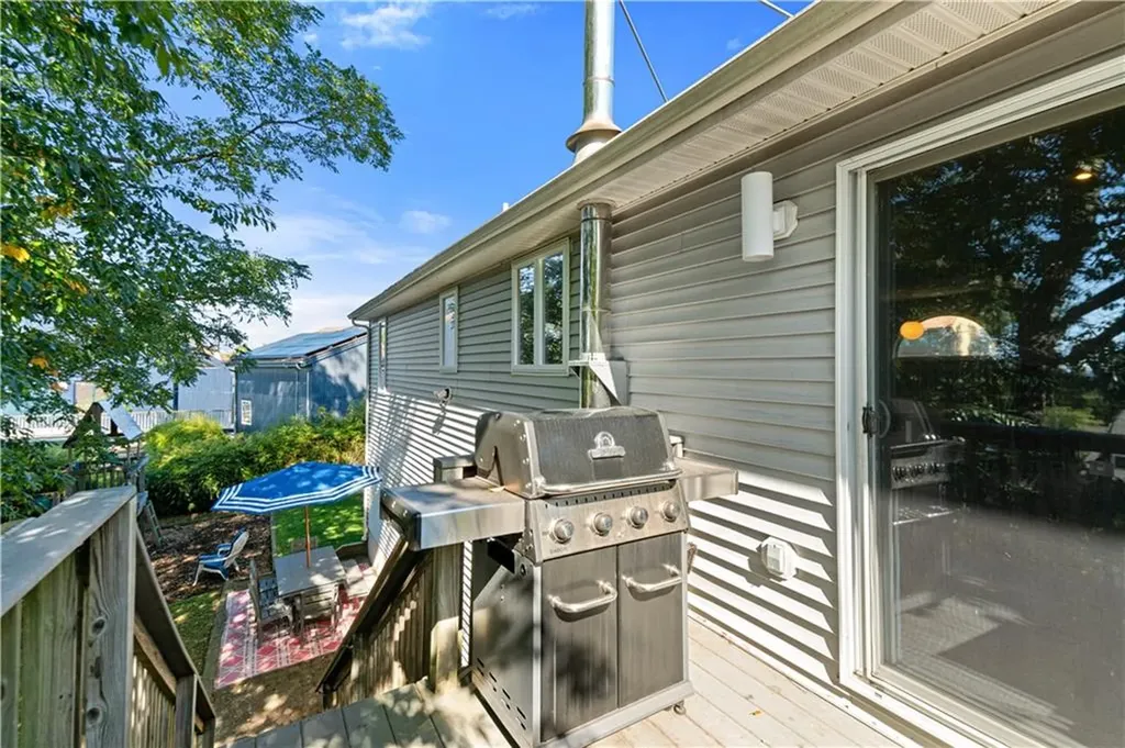 15 Vernon Avenue Bristol RI 02809