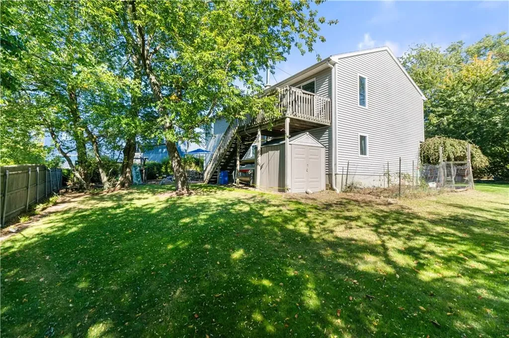 15 Vernon Avenue Bristol RI 02809