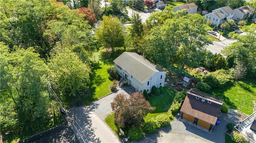 15 Vernon Avenue Bristol RI 02809