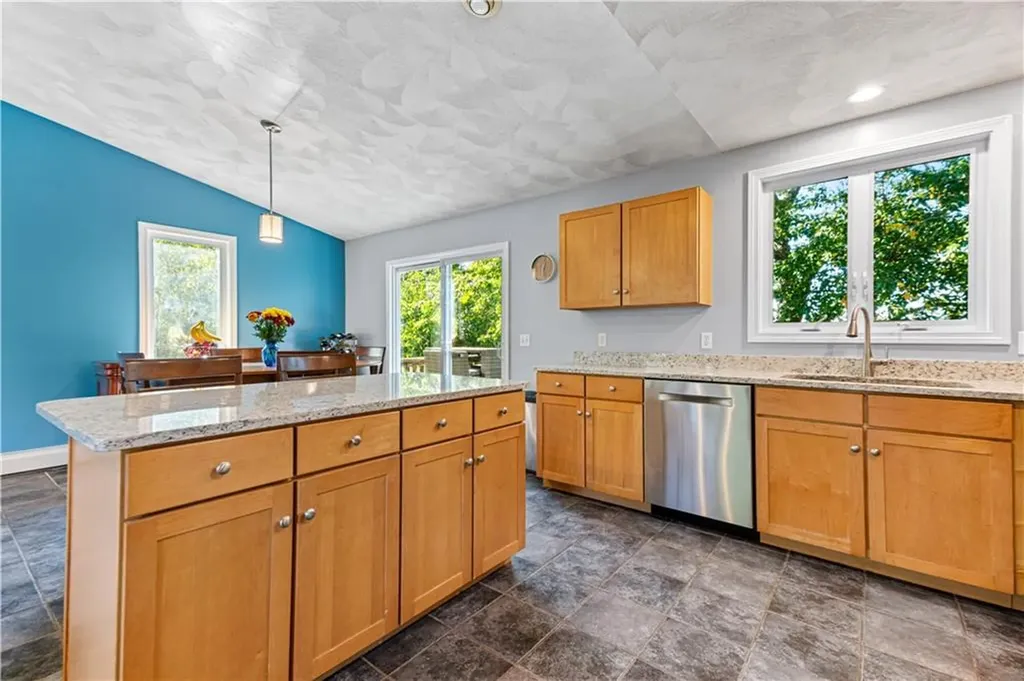 15 Vernon Avenue Bristol RI 02809