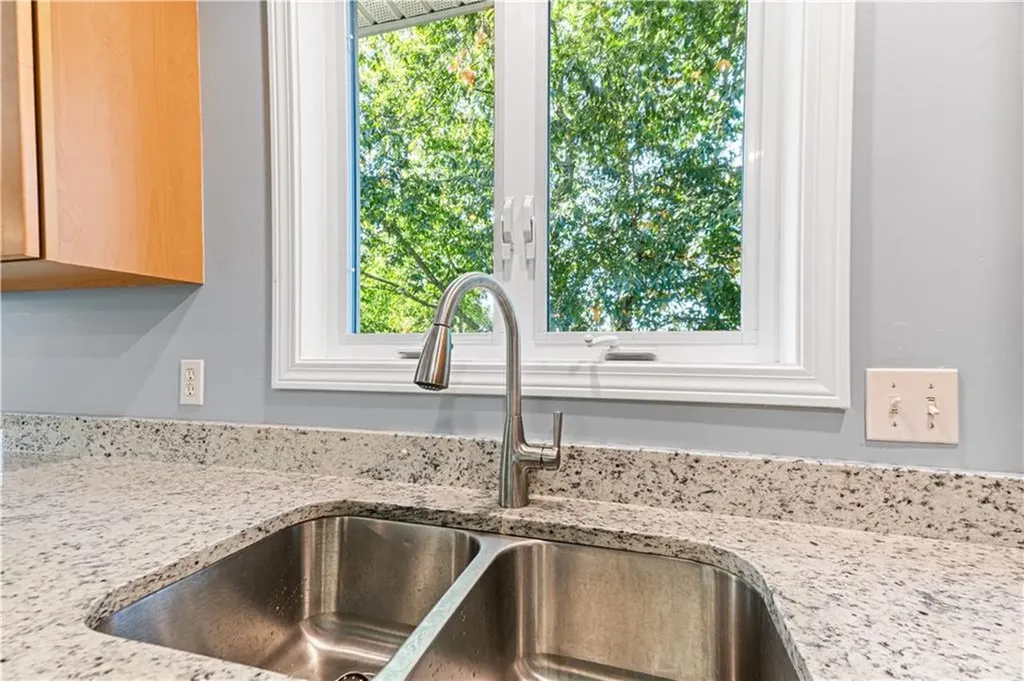 15 Vernon Avenue Bristol RI 02809