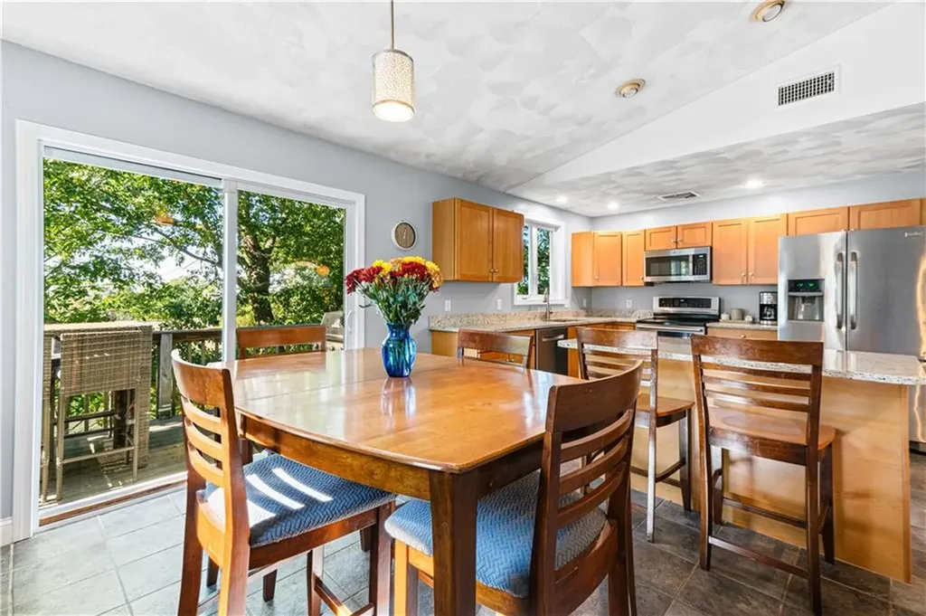15 Vernon Avenue Bristol RI 02809
