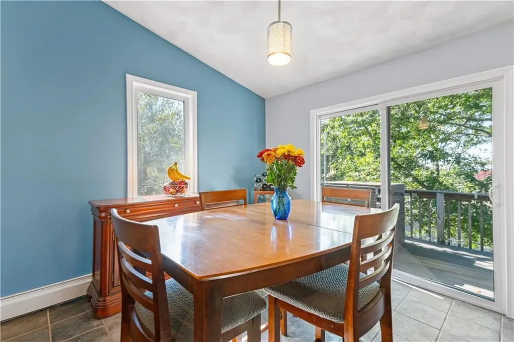 15 Vernon Avenue Bristol RI 02809
