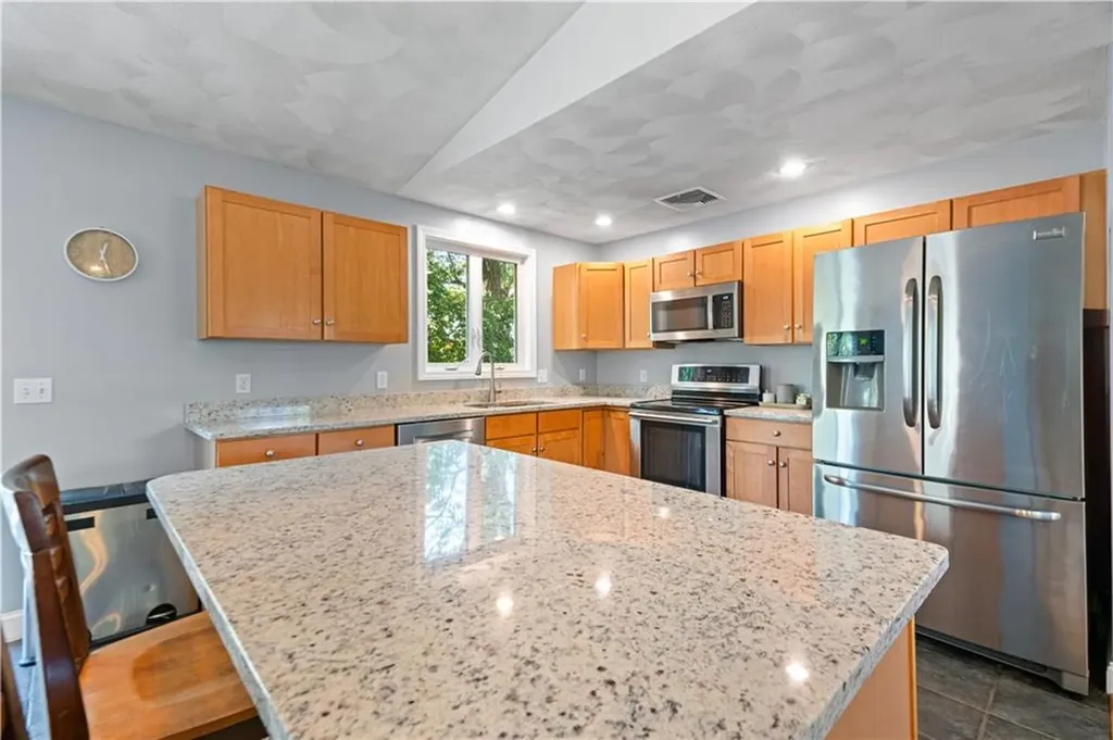 15 Vernon Avenue Bristol RI 02809