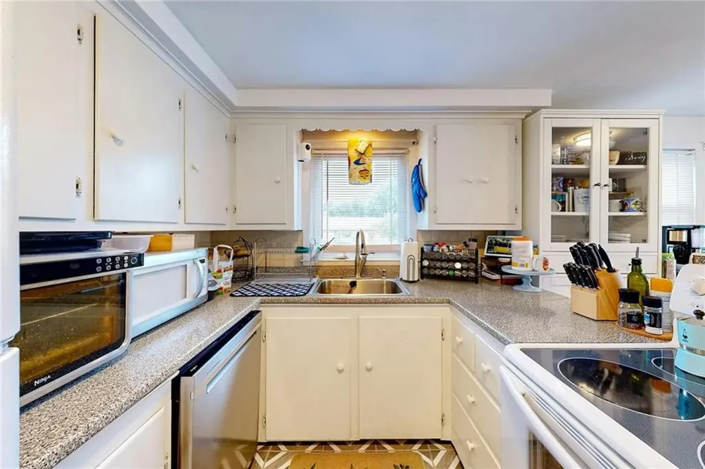 255 Pierce Avenue Warwick RI 02888