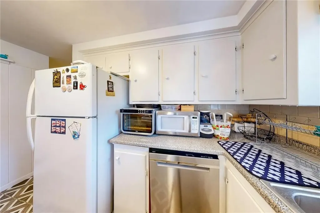 255 Pierce Avenue Warwick RI 02888