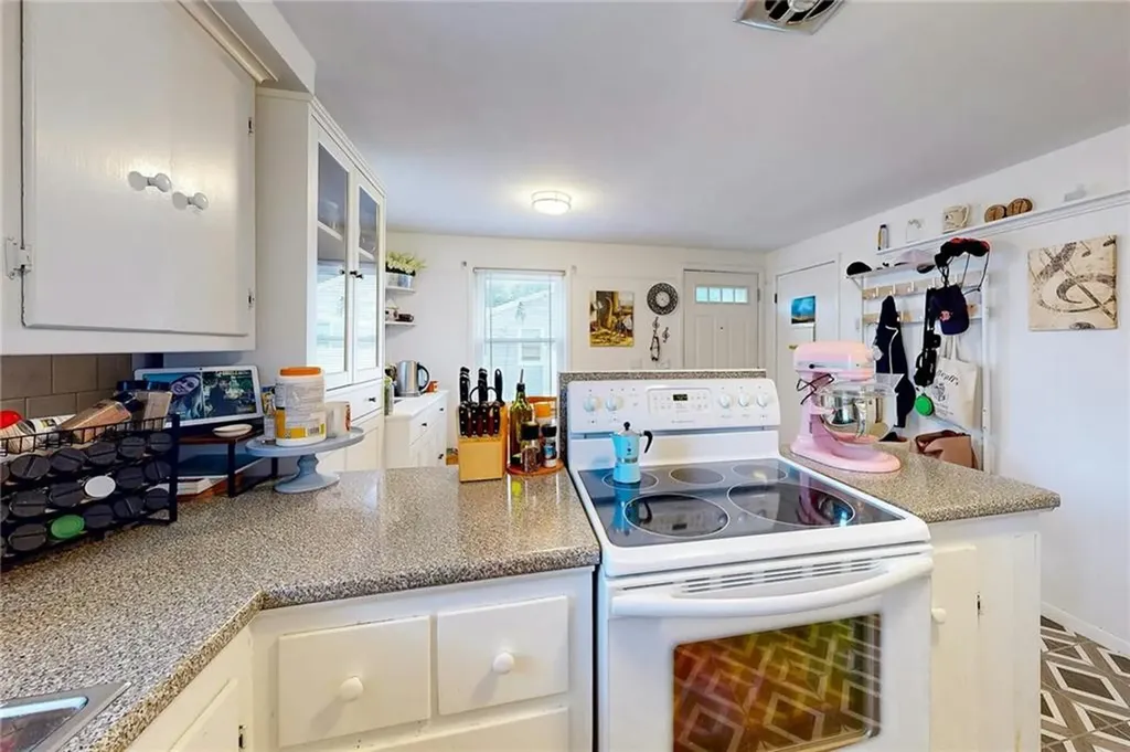 255 Pierce Avenue Warwick RI 02888