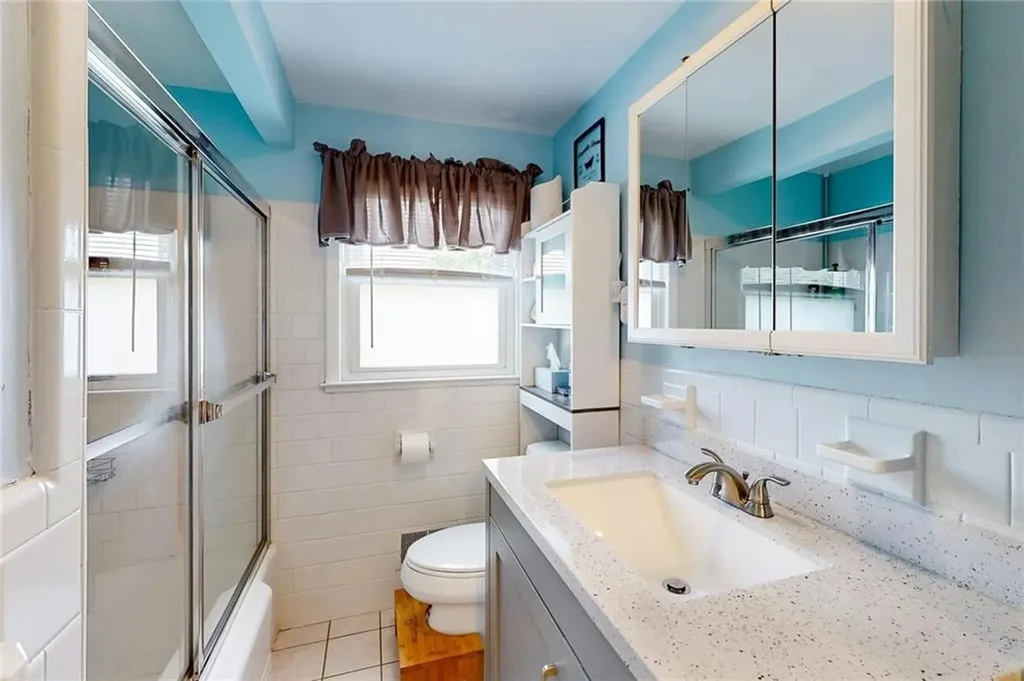 255 Pierce Avenue Warwick RI 02888