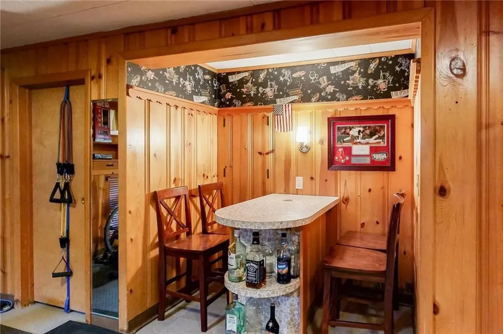 255 Pierce Avenue Warwick RI 02888