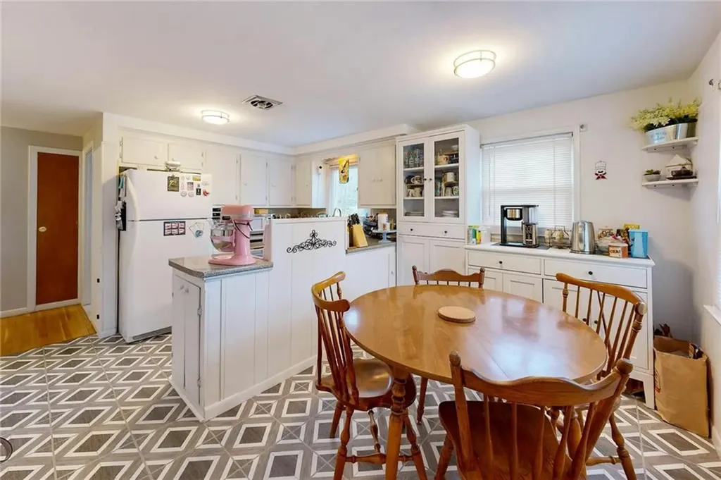 255 Pierce Avenue Warwick RI 02888