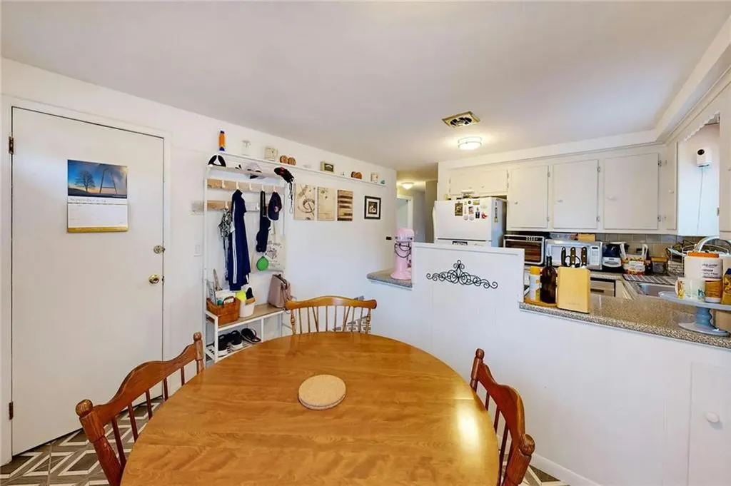 255 Pierce Avenue Warwick RI 02888