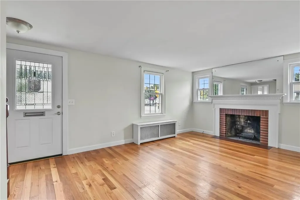 2 Edgehill Road Warwick RI 02889