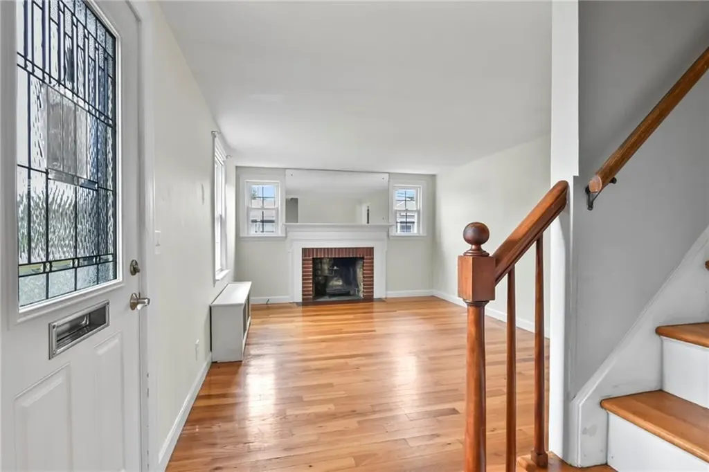 2 Edgehill Road Warwick RI 02889
