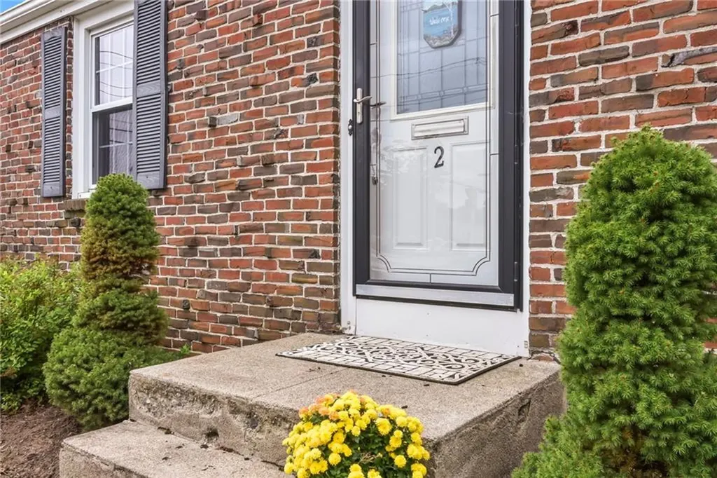 2 Edgehill Road Warwick RI 02889