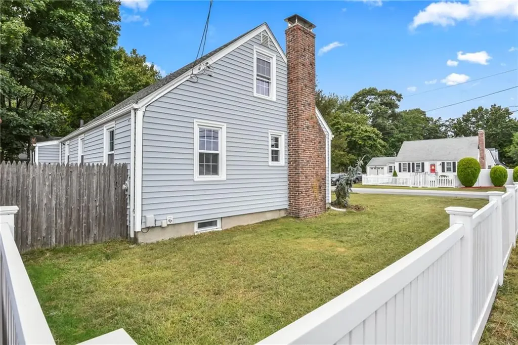 2 Edgehill Road Warwick RI 02889