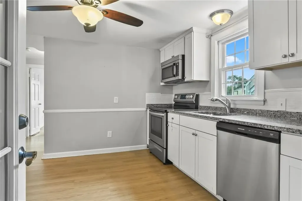 2 Edgehill Road Warwick RI 02889