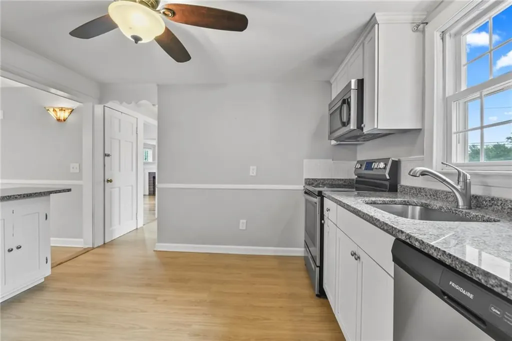 2 Edgehill Road Warwick RI 02889