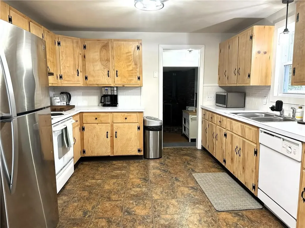 106 Hopkins Hill Road Coventry RI 02816