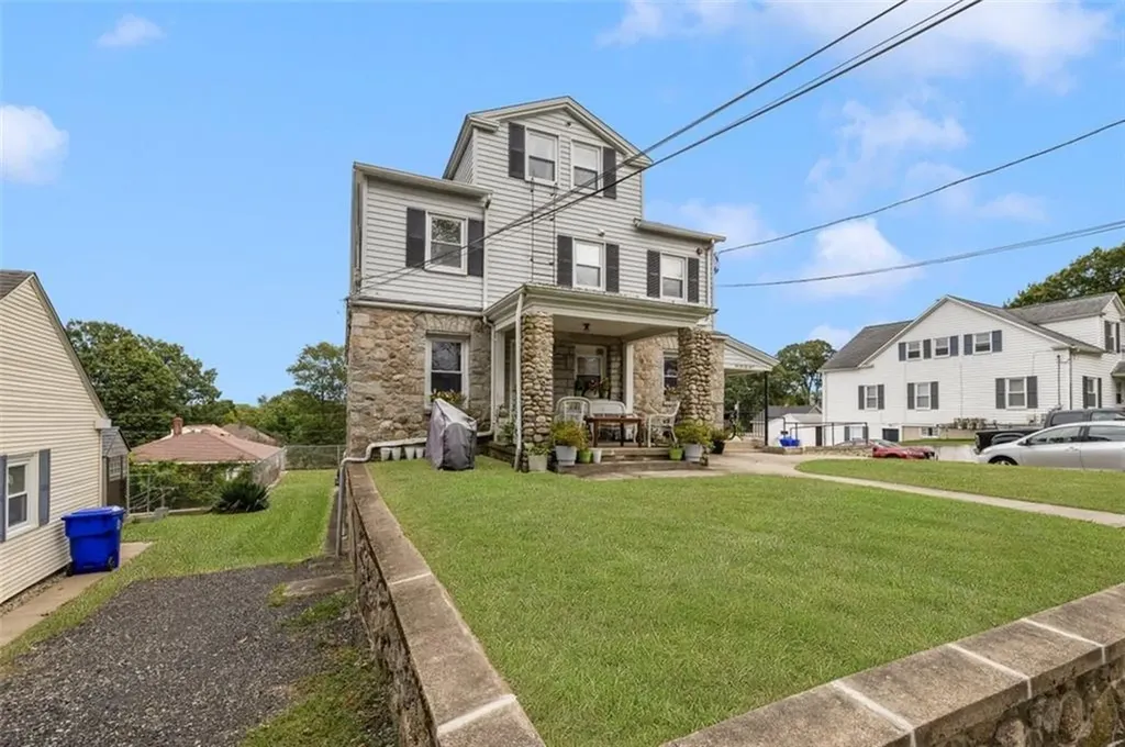 26 28-30 Pawtuxet Terrace West Warwick RI 02893