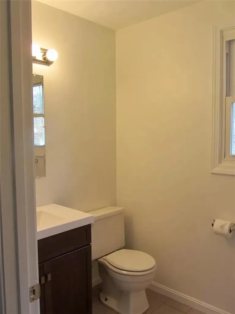 231 Crandall Road Tiverton RI 02878
