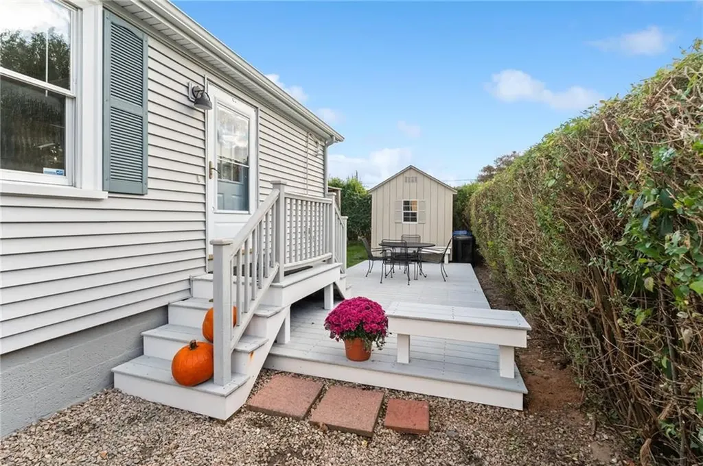 40 Gaspee Road Narragansett RI 02882