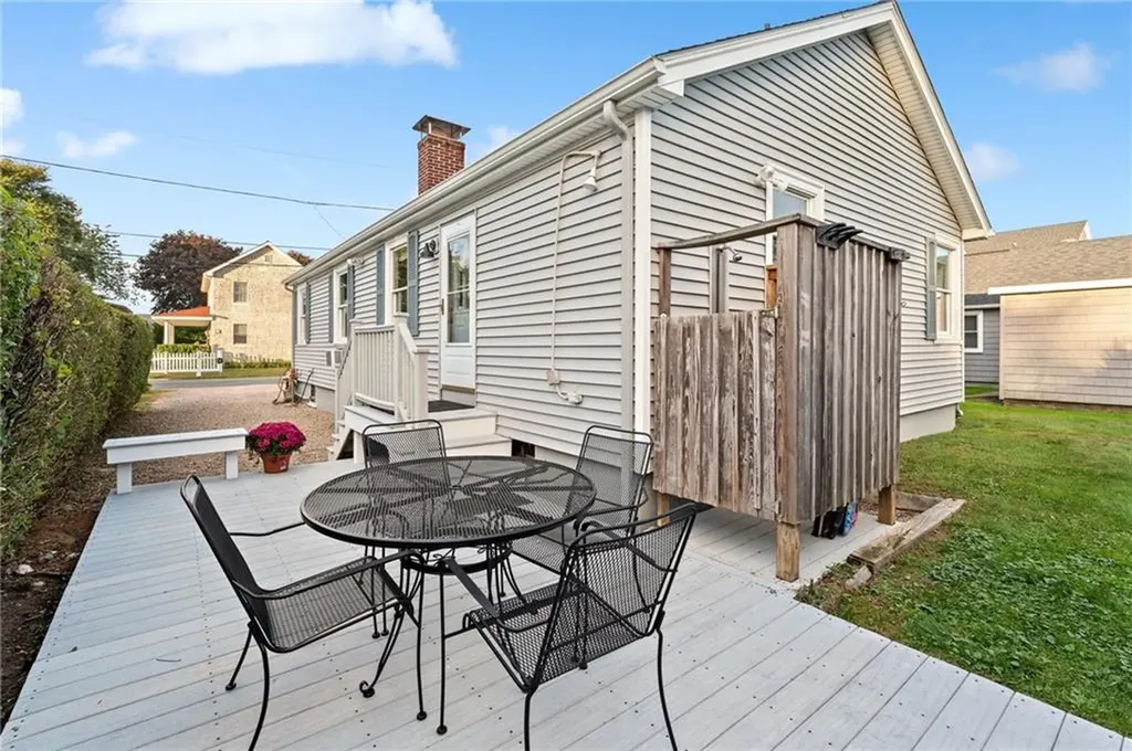 40 Gaspee Road Narragansett RI 02882