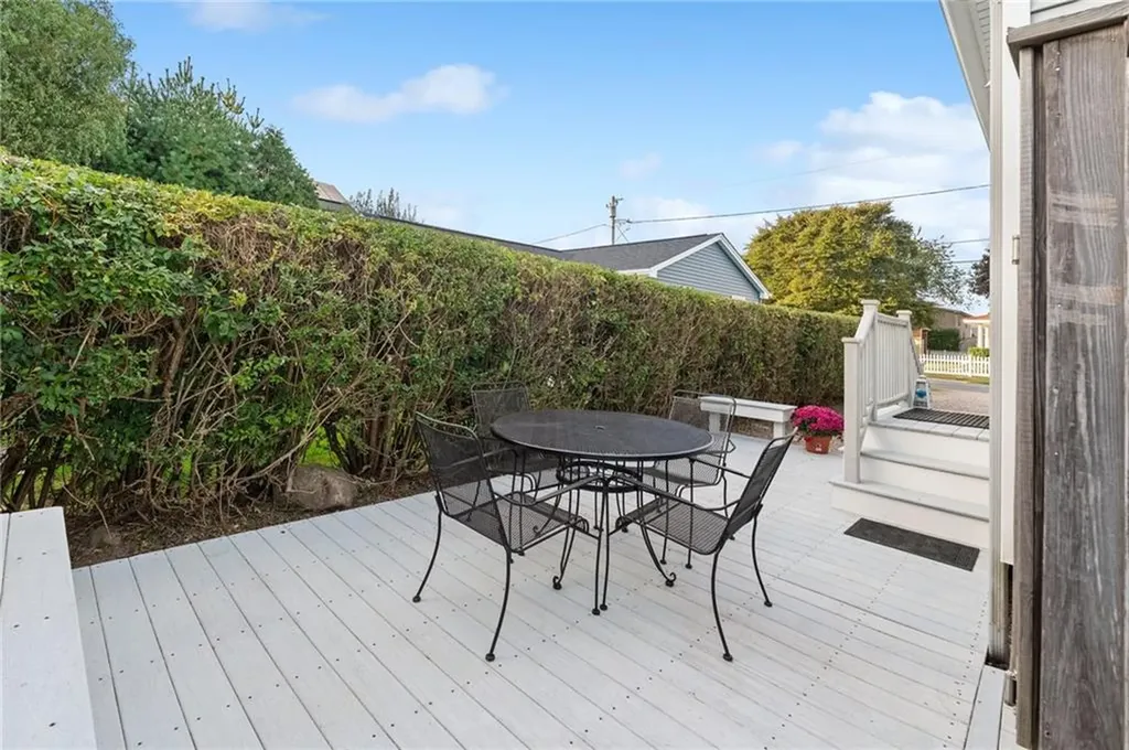 40 Gaspee Road Narragansett RI 02882