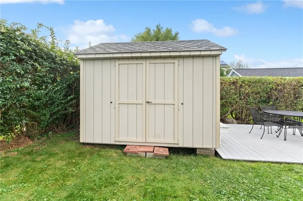 40 Gaspee Road Narragansett RI 02882