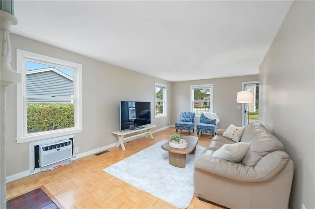 40 Gaspee Road Narragansett RI 02882