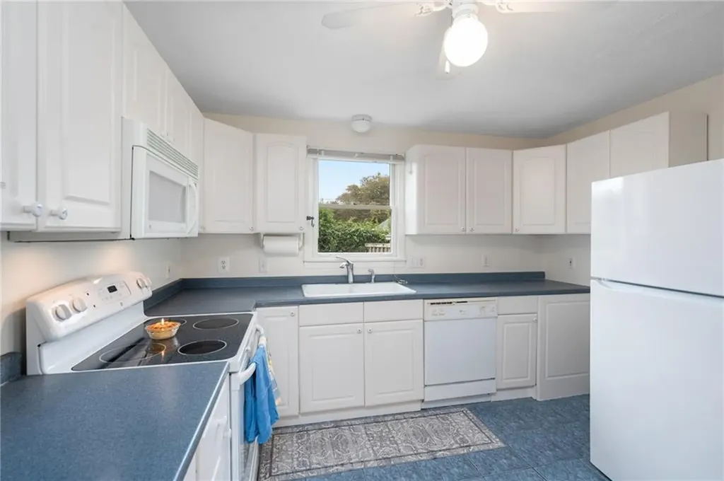 40 Gaspee Road Narragansett RI 02882