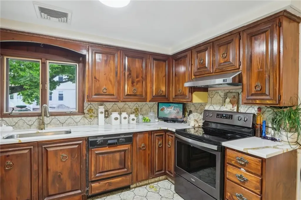 54 Speck Avenue Cranston RI 02910