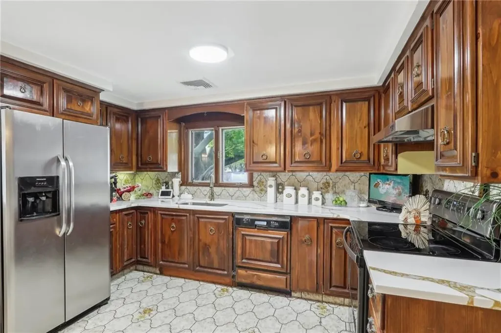 54 Speck Avenue Cranston RI 02910