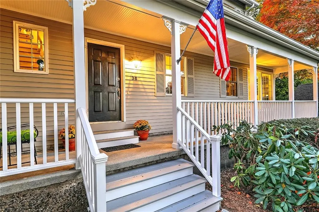36 Sullivan Lane Bristol RI 02809